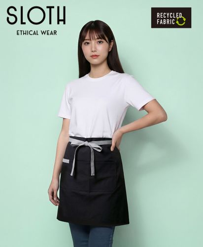 SLOTH(スロス) スタイリッシュカフェエプロン/モデル着用:身長159cm/Fサイズ