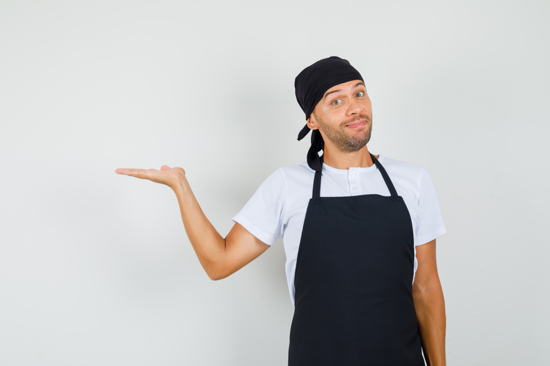 カフェに制服は必要？エプロン姿のカフェ定員