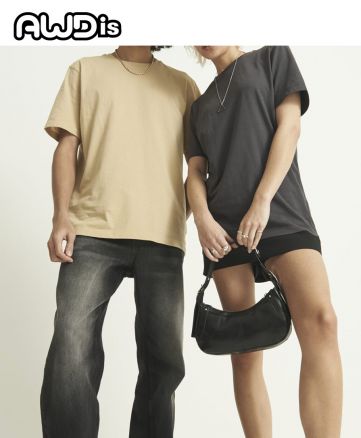 awdis(アウディス)The AWDis 150 Tシャツ/左モデル DS :Desert Sand 着用 (右モデル 海外お取り寄せカラーEarthy Green着用)